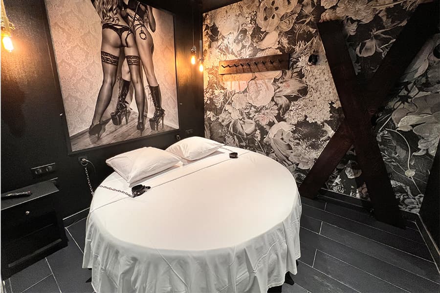 Love Hôtel à Paris — Donjon Pigalle